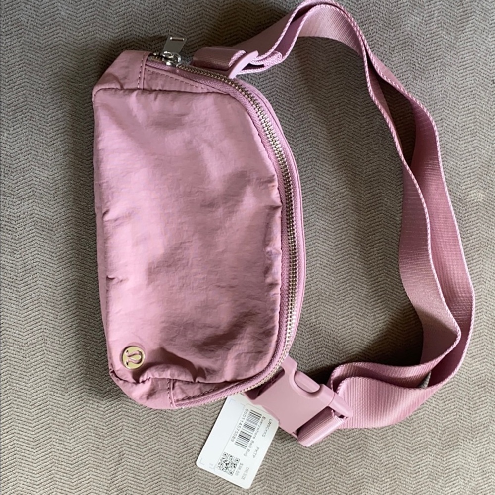 Lululemon everywhere belt bag